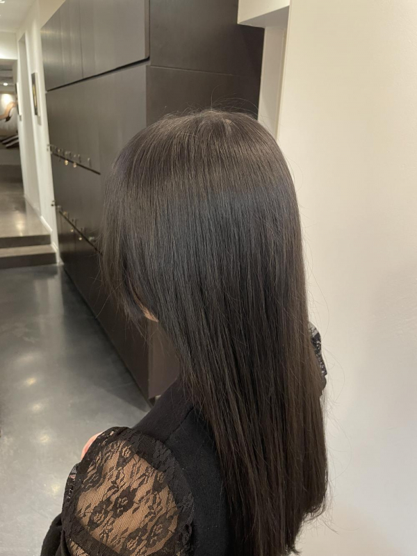 透明感×ツヤ感でつくる冬のベージュカラー