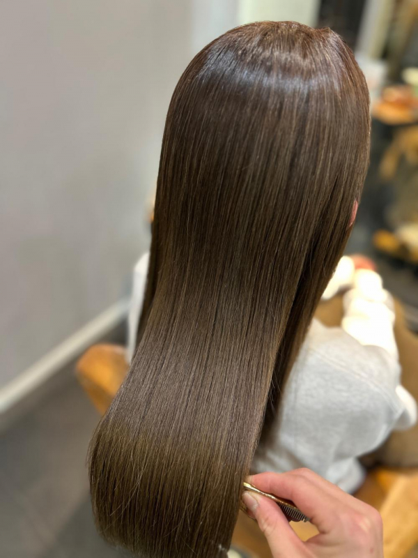 ヘアカラーとトリートメントで艶のある髪へ