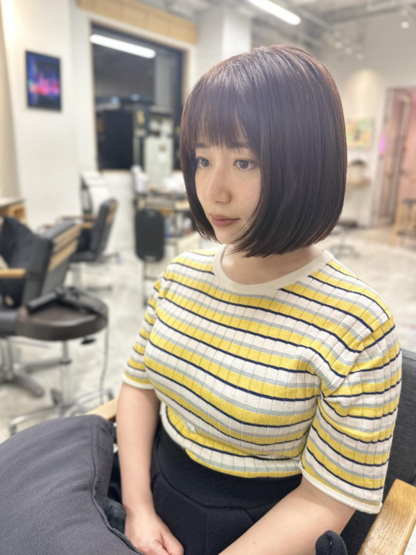 大人の可愛さを引き出すピンクブラウンボブ