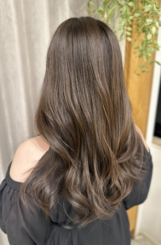 やわらかく透ける冬ブラウンカラー