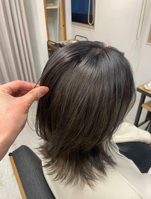 アッシュグレージュ