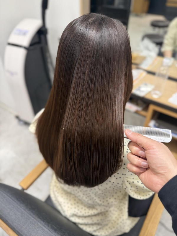 思わず触れたくなる“つるん”と美髪に