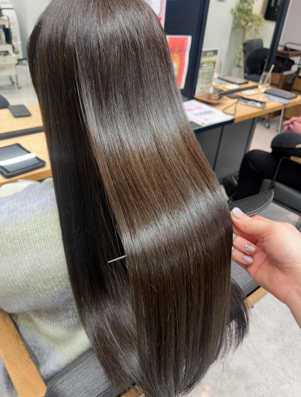 カラーと一緒にトリートメントもおすすめです